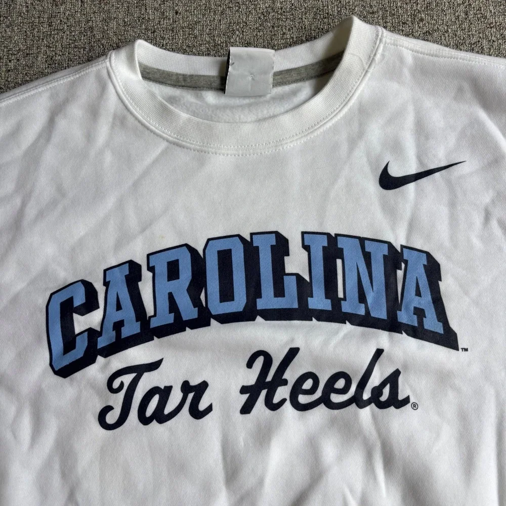 North Carolina Nike Sweatshirt Mens M White NCAA Basketball Tar Heels Crewneck
